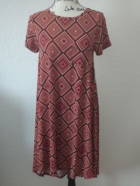 XS LuLaRoe Burgundy and Black Diamond Pattern Carly Dress
